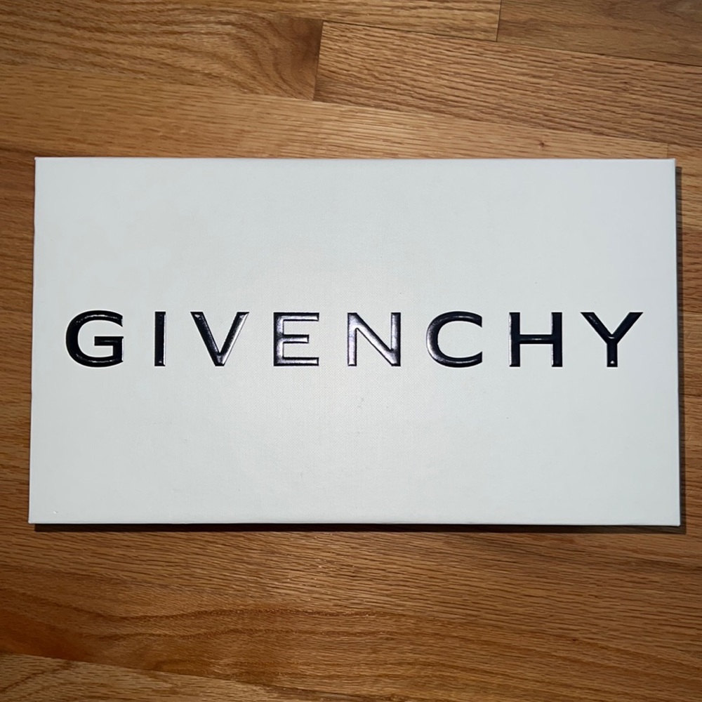 Men’s low top Givenchy sneakers